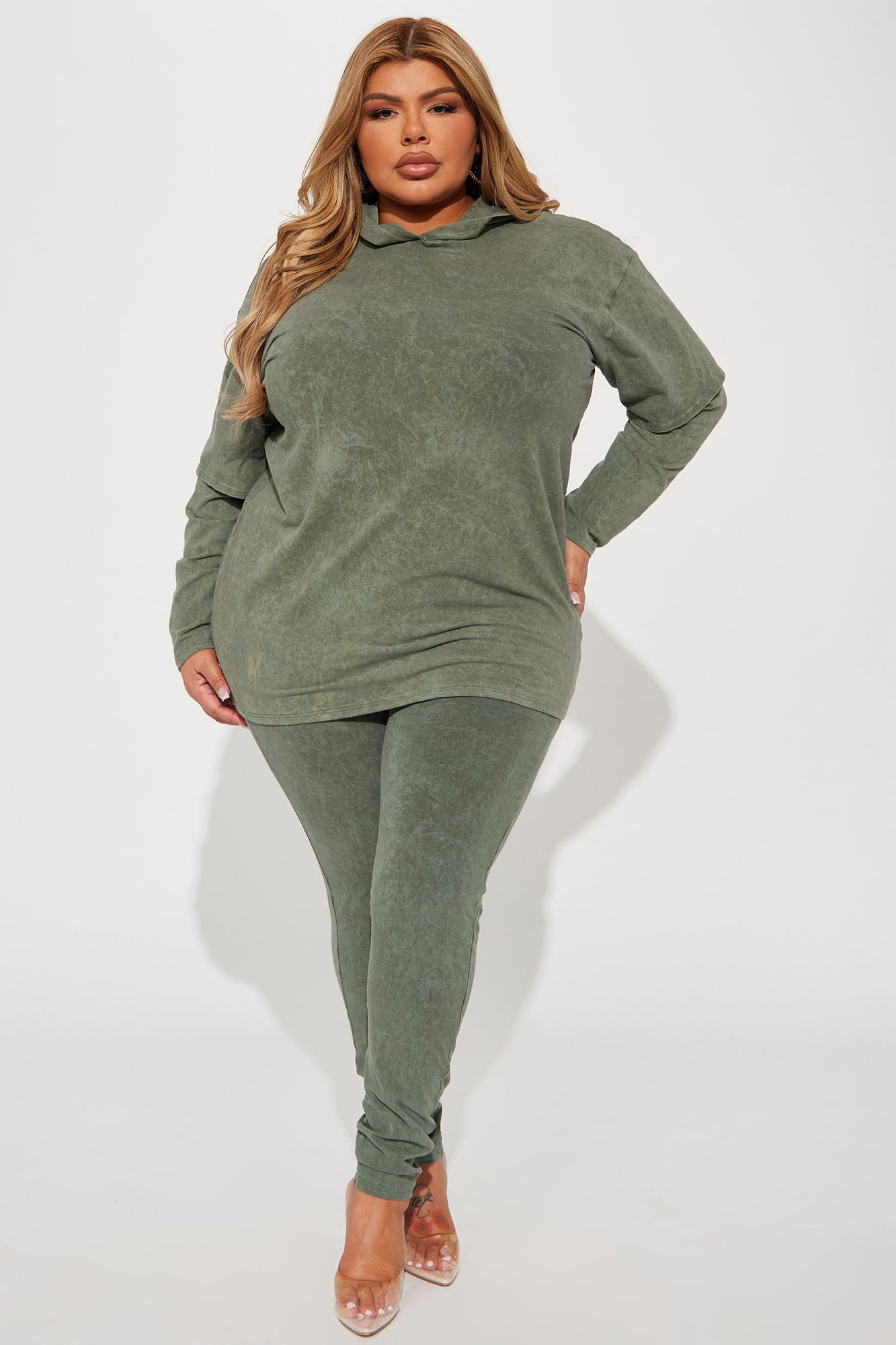 02-14-23Studio6_DD_CM_15-08-33_43_TP16237_Olive_P_7464_PLUS_MP