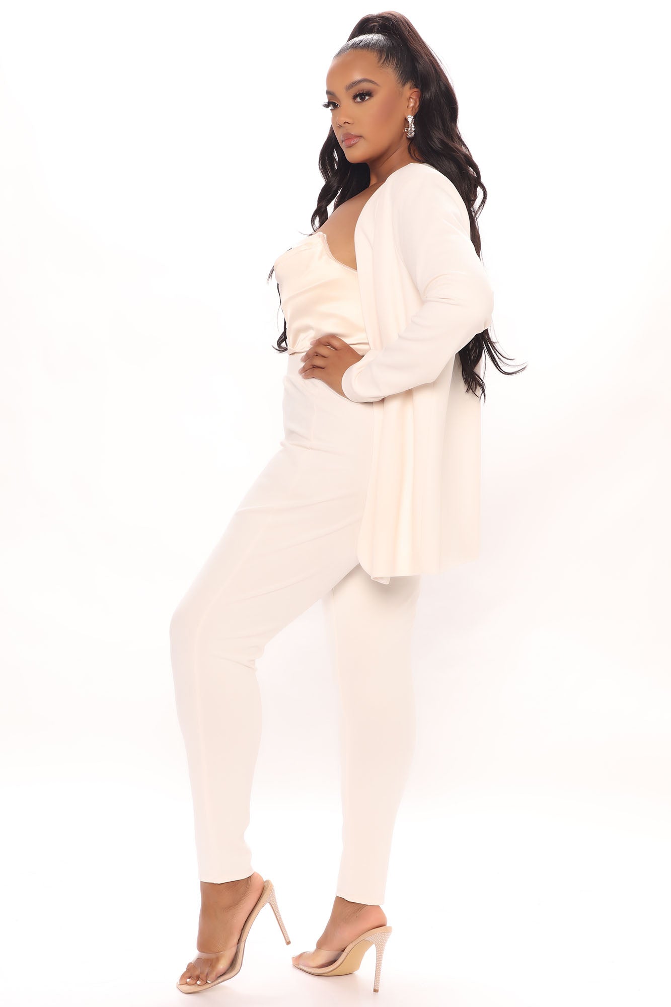 04-28-22Studio1_DM_DJ_11-59-37_26_JKV26349_Cream_P_1118_PLUS_SG