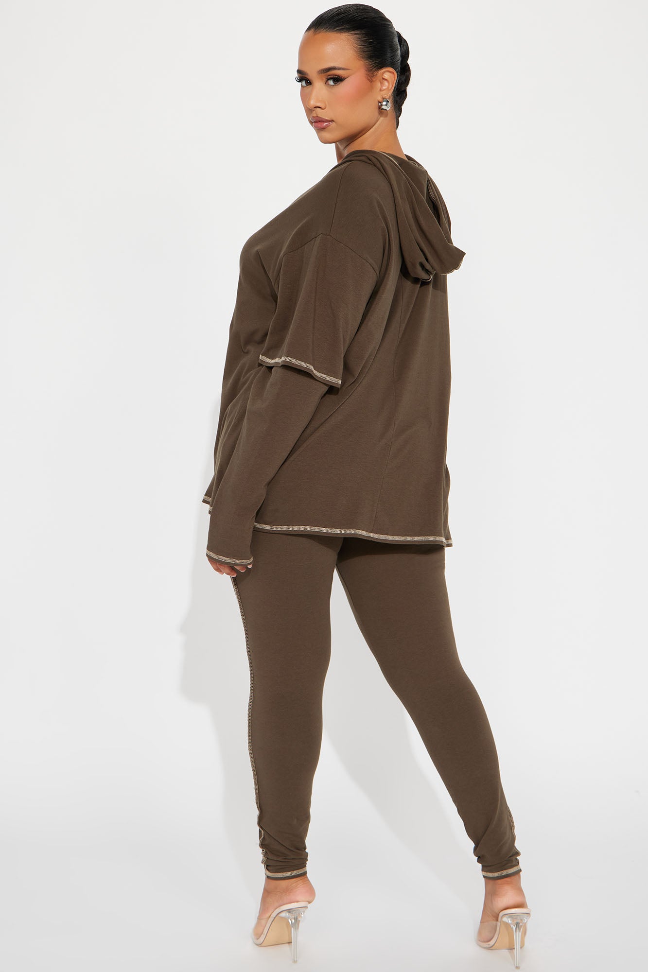 08-14-23Studio1_TH_AP_10-22-00_9_TP16466_Olive_P_15292_PLUS_CM