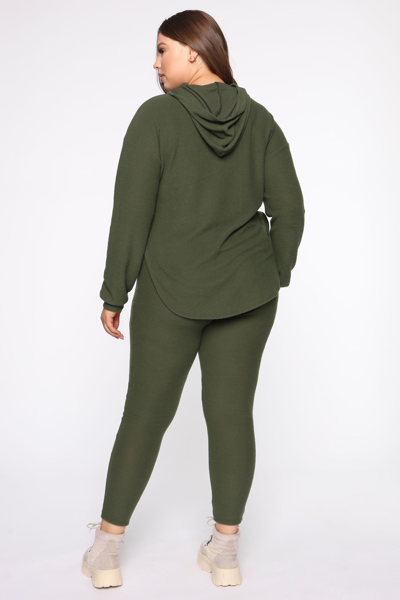 12-30-19_Studio_3_RM_LE_14-00-42_8__TP2058_Olive_0903_PLUS_RP